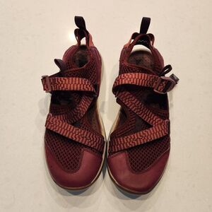 Chaco womens closed toe sandal. Size 10